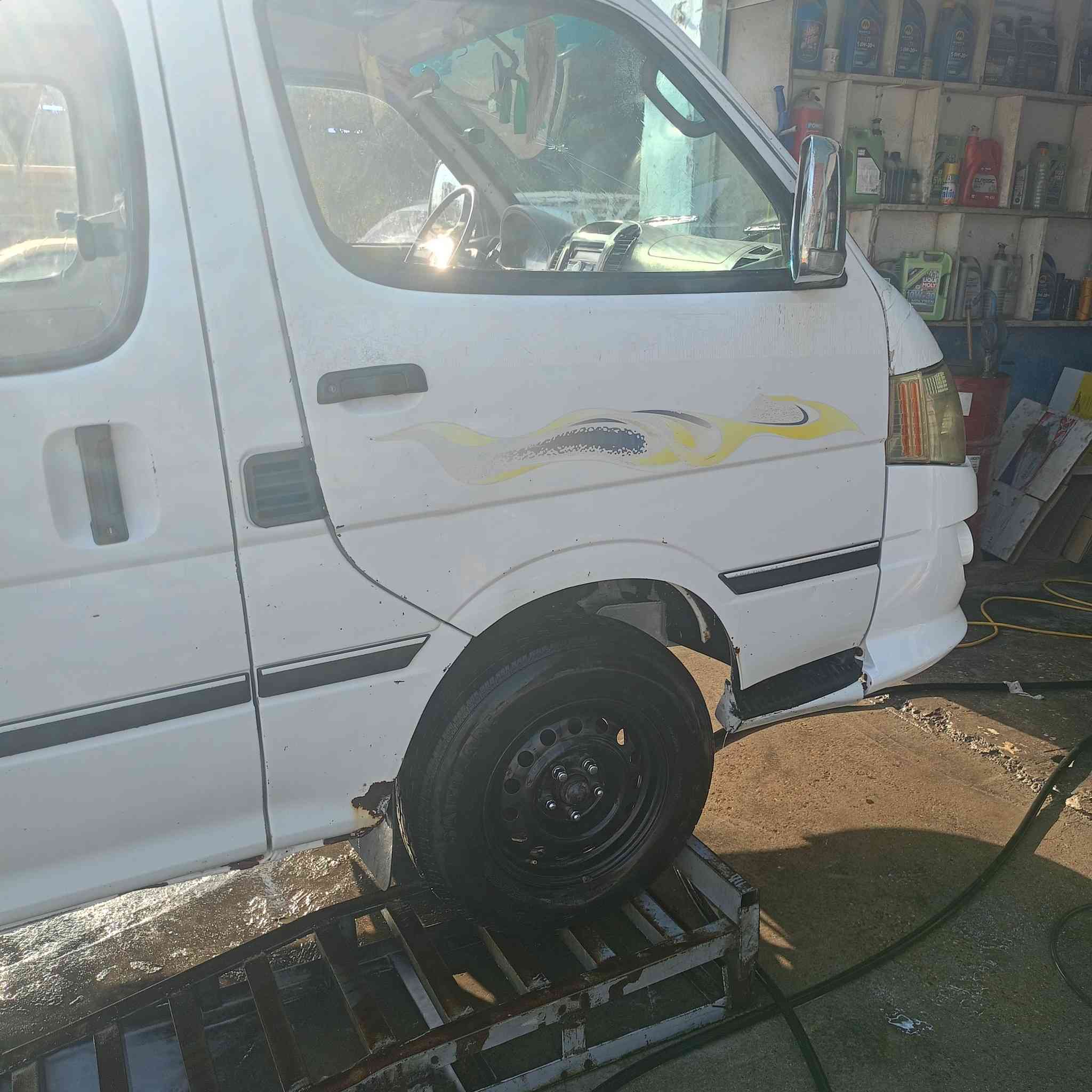 سلام عليكم فتون للبيع مديل 14 مكينة ونجي مجول و كير وحداديه جدد رقم بغداد مكان السيارة النجف السيارة بيه وكاله ابيع مصلاويه السعر 45 وبيه مجال للاستفسار ***********
