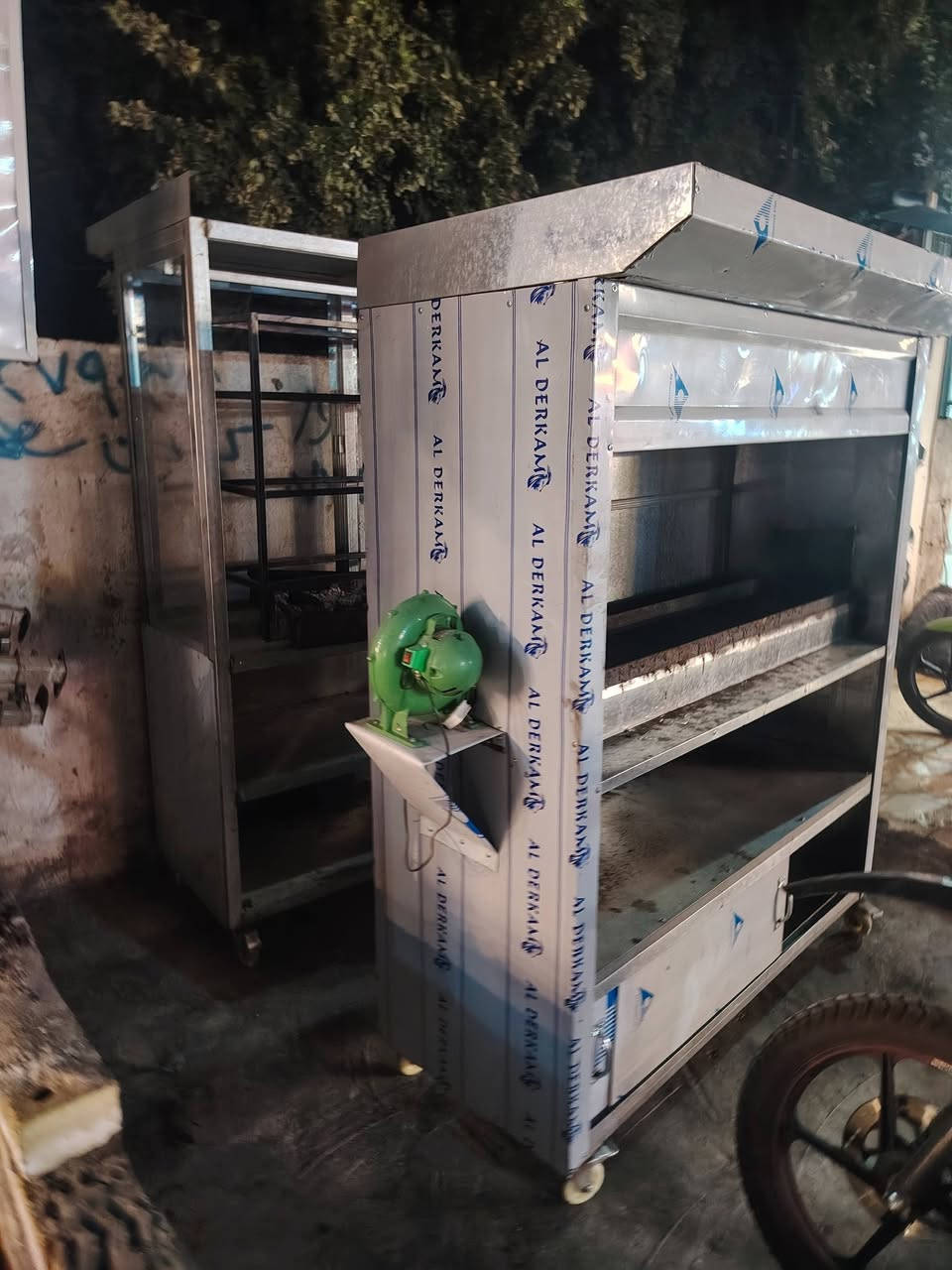 شوايه+باترينه عرض + شياش كباب للبيع استعمال قليل
***********
