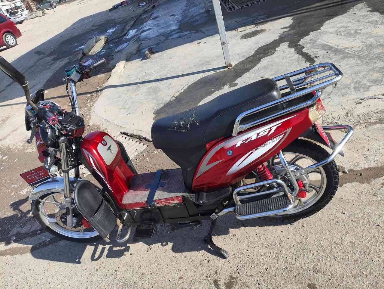 السلام عليكم متاح دراجه هارلي موديل 24 دراجه بلاديه برغي ممفتوحه منه تشغيل عن بعد  قفل امان مانع لسرقه نضام بك دبل اشاره مثبت سرعه نضافه 95 بطاريات شركه على فحص اي نقص مابيه السعر 400
***********
