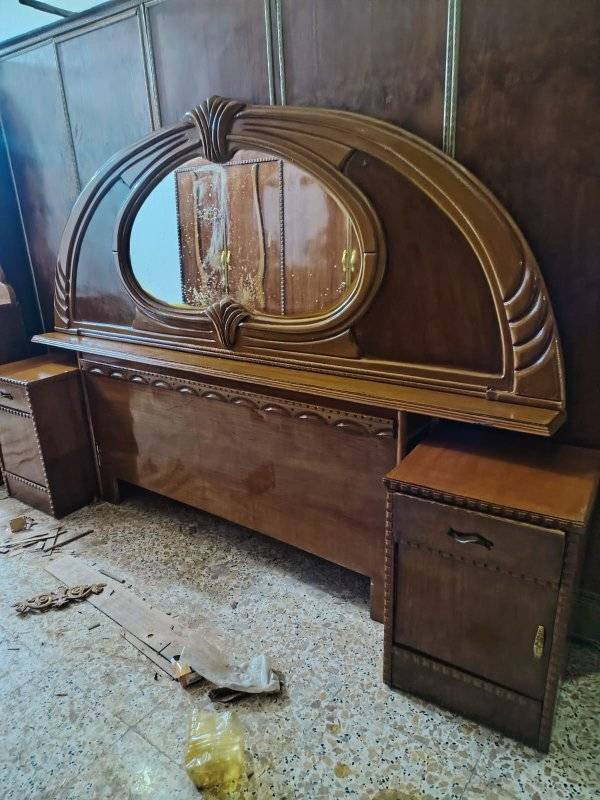 غرفة ٦ بيبان محلق داخل خارج صاج نظيفة نفس ما واضحه تفاصيل الغرفة بالخاص سعره ٥٥٠ مكان الشعلة يوجد توصيل بكروه تواصل *********** واتساب
