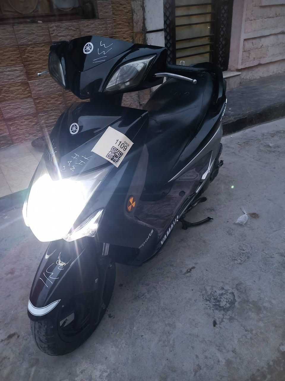 دراجه سكنس لد فحل نوزل خطين قبق نفخ ياباني جديده مال رمبه دراجه  ام الطلاعات بلاديه مكينه ناعمه شلعه معدل ربع نكره كهربائياتها كلها شغاله كفرات اصليه دراجه جديده اي نقص مابيها مكفوله السعر مليون و 150 العنوان بغداد الكرخ الاتصال على الرقم***********
