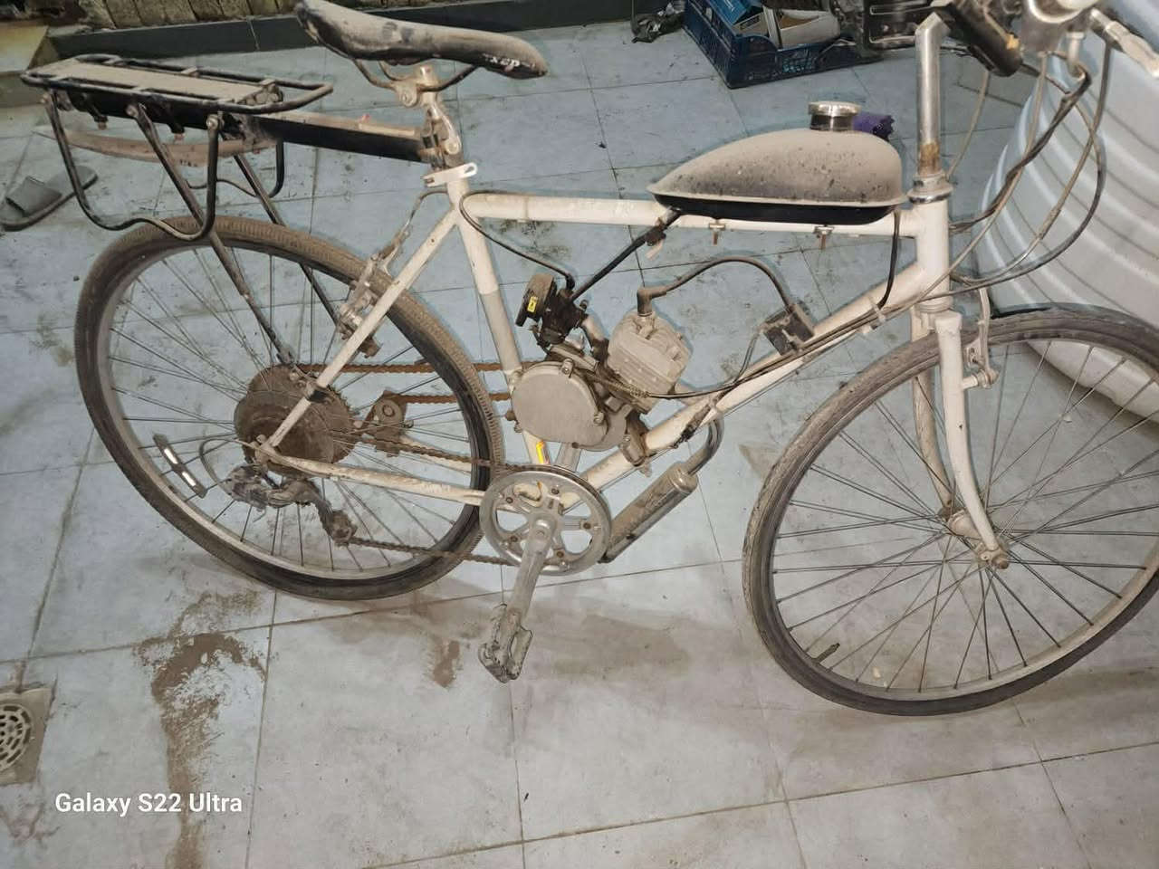 بايسكل محور محرك ٨٠ سيسي  خبط دهن وبانزين ناقصة بس  جوب خلفي ووراس بلك محرك يلمع لمع السعر  ٦٠٠الف وبي مجال 
***********
