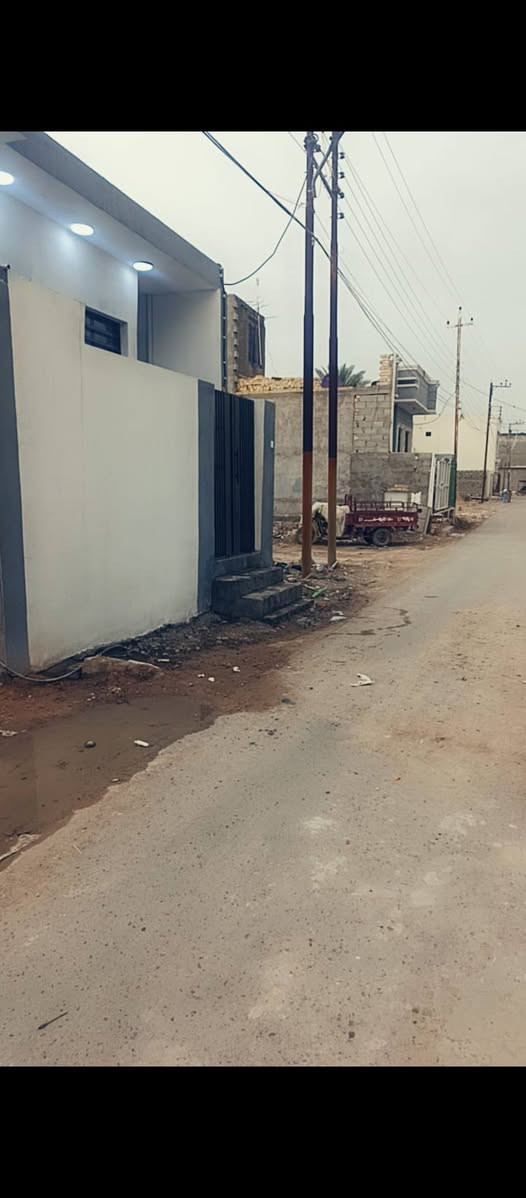 للبيع بيت 75 متر بلبعيثه مقابيل صيدليه البسمه خلف ماركت عساف بالبداية قريب ع الشارع العام
عقد 17 
كهرباء ماء 
البيت جاهز
اتصال ***********
