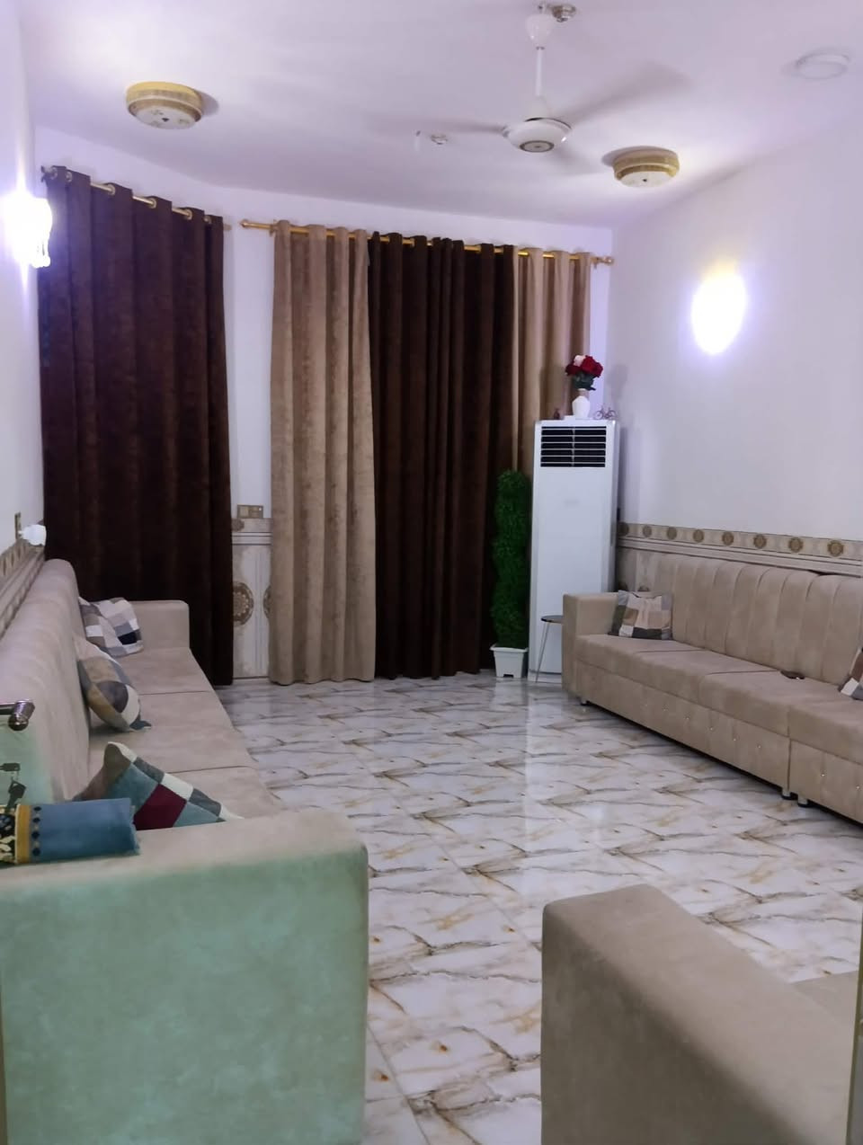 للبيع بيت ملك صرف مساحة 150 متر متر طابقين مكان في منطقة ام الكرفس بناء حديث مطبخ استقبال صالة غرفة نوم منور خلفي ومنور جانبي الطابق الثاني غرفه وصاله استقبال مراسله على خاص


**إذا كنت صاحب هذا الإعلان وتريد حذفه لأي سبب، رجاءا أرسل رسالة إلى الدعم الفني**