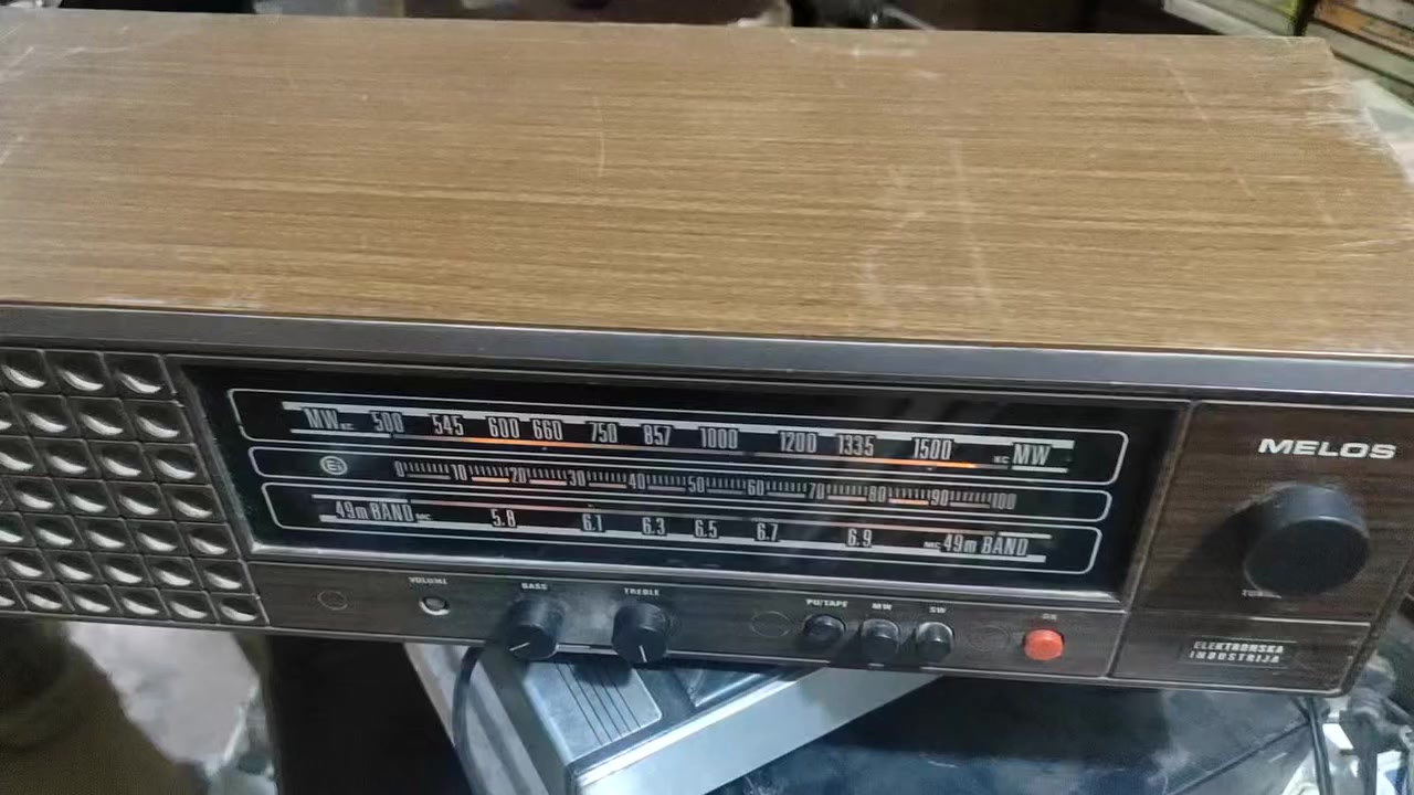 راديو يوغسلافي 
جدا نظيف  شغال  بس مابيه اف ام
السعر مع التوصيل  35 الف 
للتواصل ***********
