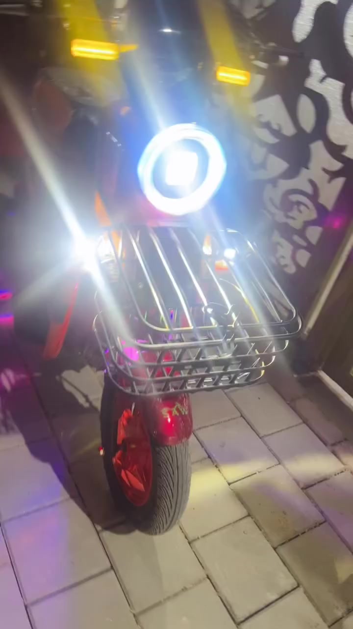 سلام عليكم دراجه شحن للبيع دراجه صار 3اشهر من ماخذه من معرض السبطين ولاوراق ولمكاتبه موجوده 5بطايرات سرعه99تمشيك60كيلو ل اكثر وعنوان دراجه لمدينه قطاع 73وسعرهه450وبيه مجال رقم ‭٠٧٧٨ ٣٣٢ ١١٢٩‬حاليا بس ل امبيثري ميشتغل
