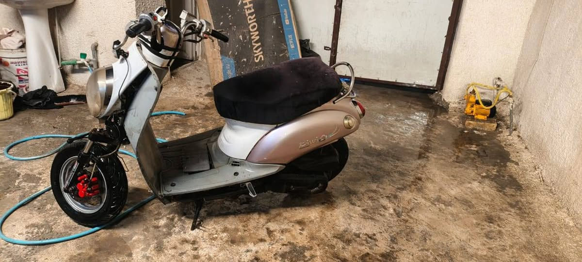 كامكو كيمي سرعه ١٢٠ مجفته قبل فتره بيهه الكابريته تخربط كهربائيات شغاله محركهه زين مكاني الدورة ابو دشير
قفلهه 250
***********
