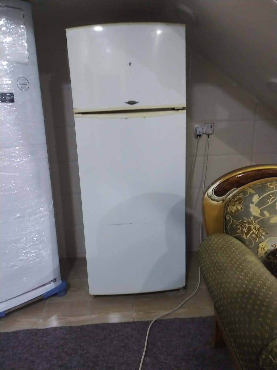 #مكلف_بالنشر
السلام عليكم ورحمة الله وبركاته
غراض منزلية مستعملة نظيف جدا
تخم ١٠ مقعد مستعمل قليل السعر ٤٩٠ الف قفل
ثلاجة ١٢ قدم  بيهة ملاحظات السعر ٩٠ الف قفل
رقم الهاتف :***********
