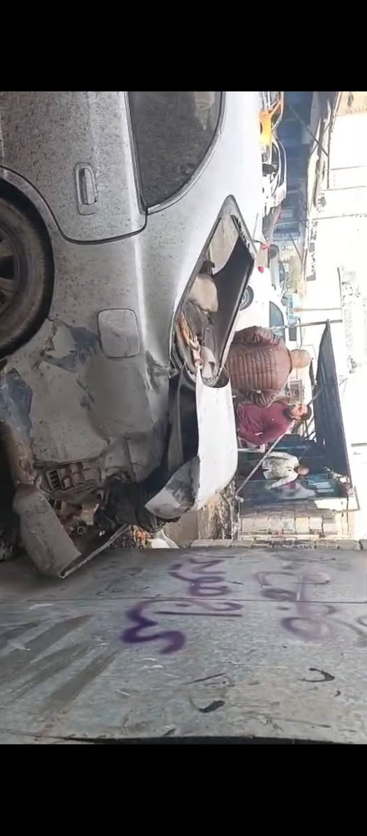 السلام عليكم سياره مارك للبيع مثل ماموضح بالصوره التفاصيل ع رقم ***********
