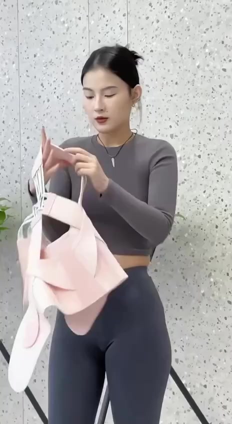 🖤مشد حراري بشريط مضاعف من النيوبرن الاصلي للبطن والظهر لتحافظ على رشاقة الجسم وتعزيز صحته 💯

🫰لا تهمل أهميّة ممارسة التمارين الرياضية مع مشد النيوبرين الحراري لتضاعف حرق دهون البطن إلى 9 أضعاف أكثر من حرقك للسعرات الحرارية العادية, مع نظام غذائي مناسب متوازن. ستلاحظ الفرق المذهل بسرعة فائقة❗... 

⭕معرفة ابرز فوائد لبس المشدات يومياً وهي عديدة,منها  :-
✅تحسين وتنسيق شكل الجسم و الحصول على بطن مسطح وجعل الجسم مرسوماً ورشيقاً

✅يضاعف حرق الدهون 6 اضعاف الوضع الطبيعي للجسم .

✅يرسم الخصر وتقليل عدة بوصات مع تحكم كامل بالضغط المطوب .

✅يساعدك دائمًا عند ارتدائه باستقامة الظهر، بالإضافة إلى تناول كميات أقل من الطعام .

✅يساعدك في فقدان الوزن، من السوائل والدهون ، كما أنه يساعدك بتقليل الشهية

✅يحسن القوام ووضعية الظهر عند الجلوس والوقوف بشكل صحيح ومستقيم

✅يعمل على شد عضلات البطن كما على تقويتها

✅يساعدك على إخفاء الترهلات إن وجدت و إبراز منحنى الخصر

✅دعم كامل للظهر ليخفف من الآلام ,

⁉️المميزات والخصائص :
- النيوبرين الداخلي يزيد من النشاط الحراري ويحفز التعرق في الصالة الرياضية أو الحركة المنزلية .

- حزام خصر عريض مع سحاب وحلقتين يزيد من الضغط الحراري على البطن و الخصر .

- تصميم إغلاق بشريط أضافي لمزيد من الضغط ، وتسهيل الارتداء والخلع .
- 7 قطع لولبية معدنية مرنة توفر أقصى محيط ودعم ، مما يمنعه من التصفيط أو الانكماش.

القياسات :- XL. XXL. XXXL 
السعر 20 الف
🚘 يوجد خدمة توصيل لجميع محافظات العراق ٤ الاف 🚘


**إذا كنت صاحب هذا الإعلان وتريد حذفه لأي سبب، رجاءا أرسل رسالة إلى الدعم الفني**