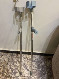 عكازات للاجر اللي محتاجهن يأخذهن  07775008930