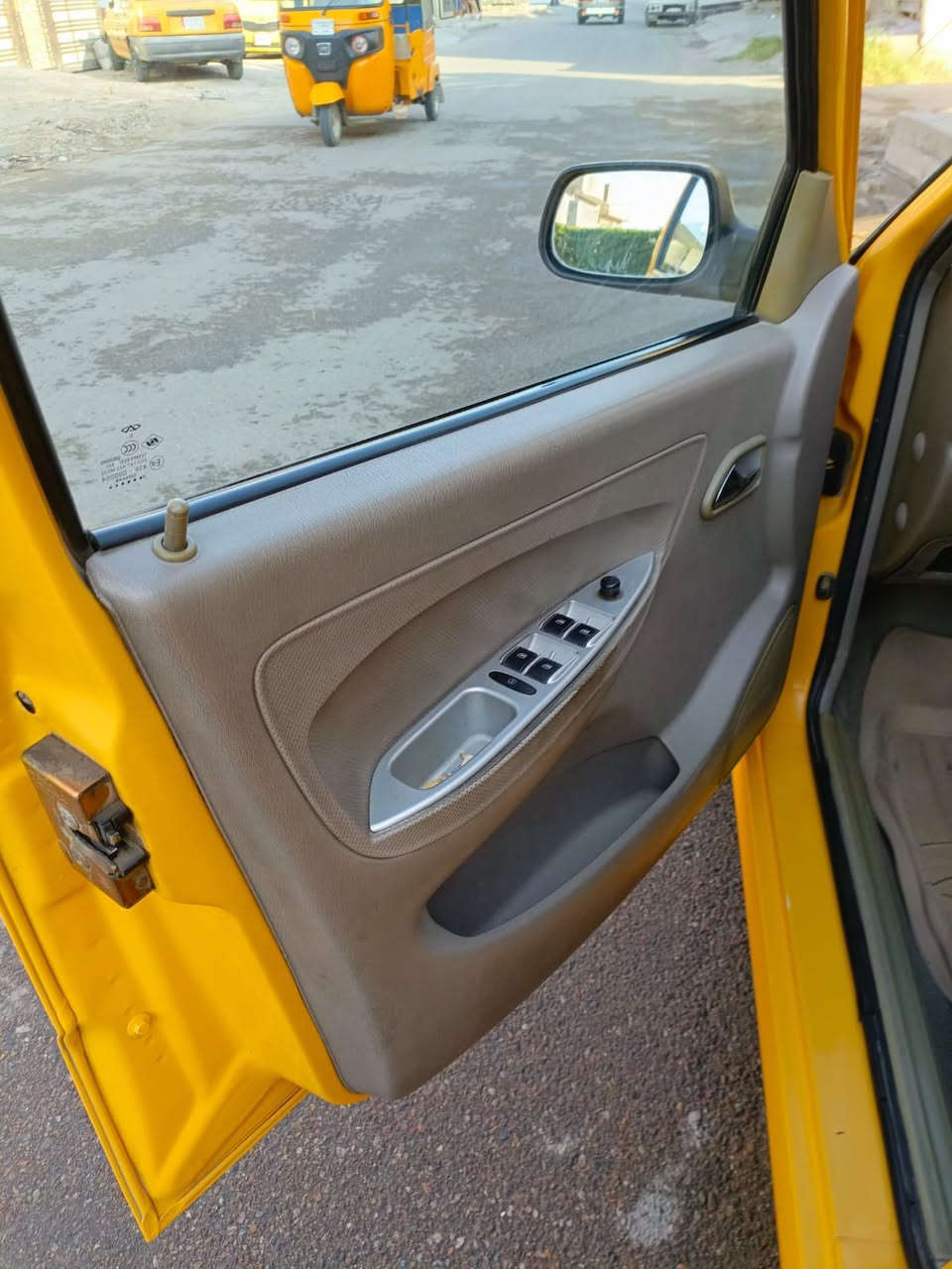 السلام عليكم شيري كوين 2010 مخزنة ماشية 39 الف حقيقي سبير مانازل  مكاني بغداد هذا رقمي ***********
