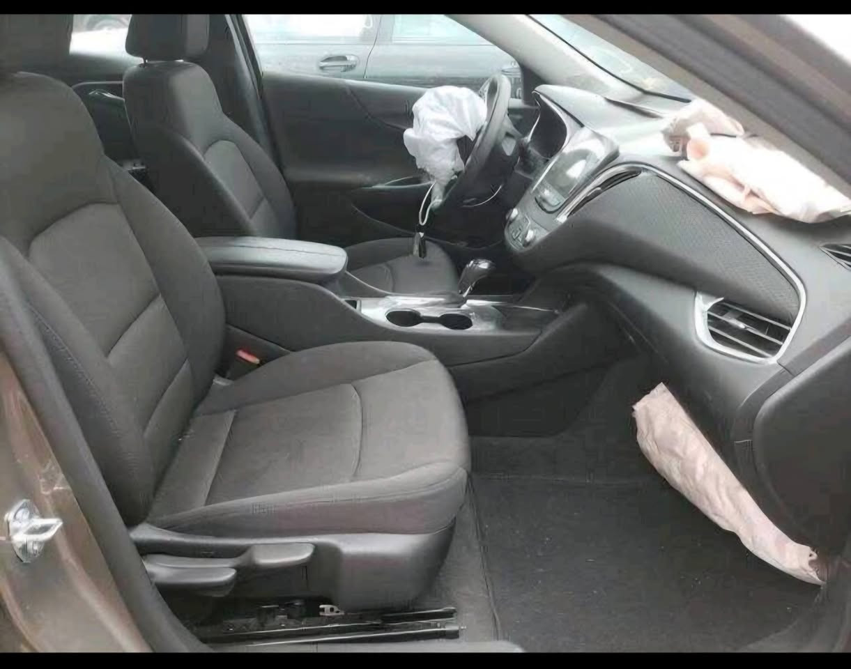 ماليبو موديل 2020 فئة LT  للبيع
السلام عليكم ورحمة الله 
حادثها موضح بالصور 
محرك 1500  توربو 
تبريد قطعتين 
وباقي المواصفات المعروفة بفئة LT 
مكان السيارة / بغداد 
السعر 110  
***********
***********
تحياتي
