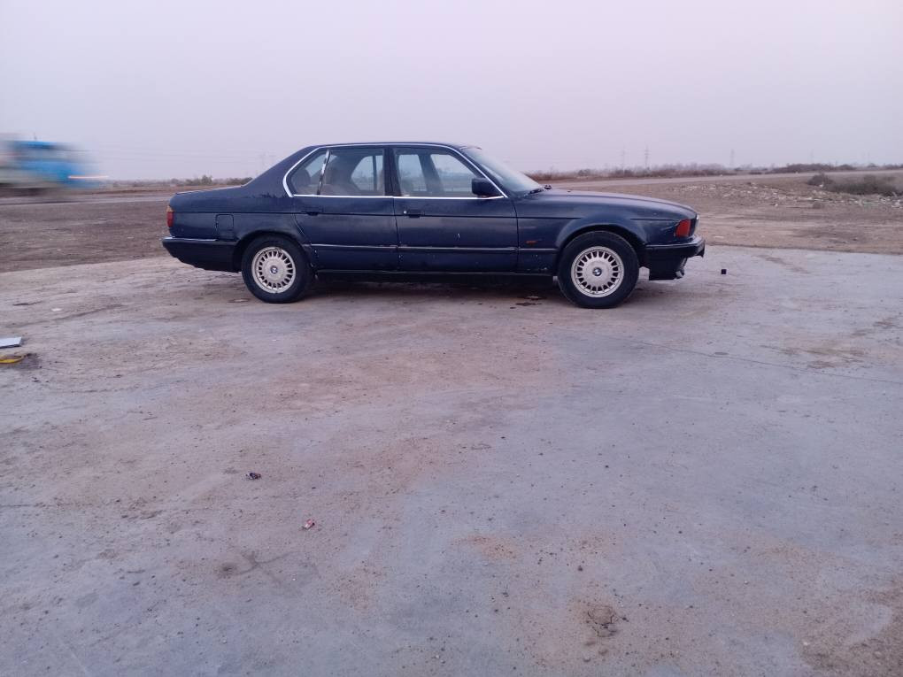 السلام عليكم 735موديل 1992 رقم بغداد تحويل مباشر مكينه كير مكفولات صدر امامي خلفي جديدمبدله تخم تاير جديد كهربائيات شغاله وبلاديه مكفوله من الظربه تبريد شغاله غرفتها حلوه ترايها يخبل السعر 32وبيها مجال اخوان اني مكلف بلنشر والله هاذ رقم راعيها ***********
