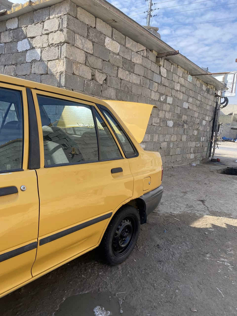 سلام عليكم سايبه البيع فقط مديل 15مكفوله. كفاله عامهً بيها بس باردً بل جاملغ المامي جهت العبري شواصي كفاله مكينه وكير وحداديه وتخم تاير خير من الله دواخل جديده رقم كربلاء الماني بسمي سنويه جديده سياره  حلوه ومرتبه. وعله إيدي. كهربائيات كلها شغاله سياره جاهزه. ومال جناي مكان كربلاء السعر. 35رقم الهاتف ‭٠٧٨٢ ٨٩٣ ٣٠٥٤‬
