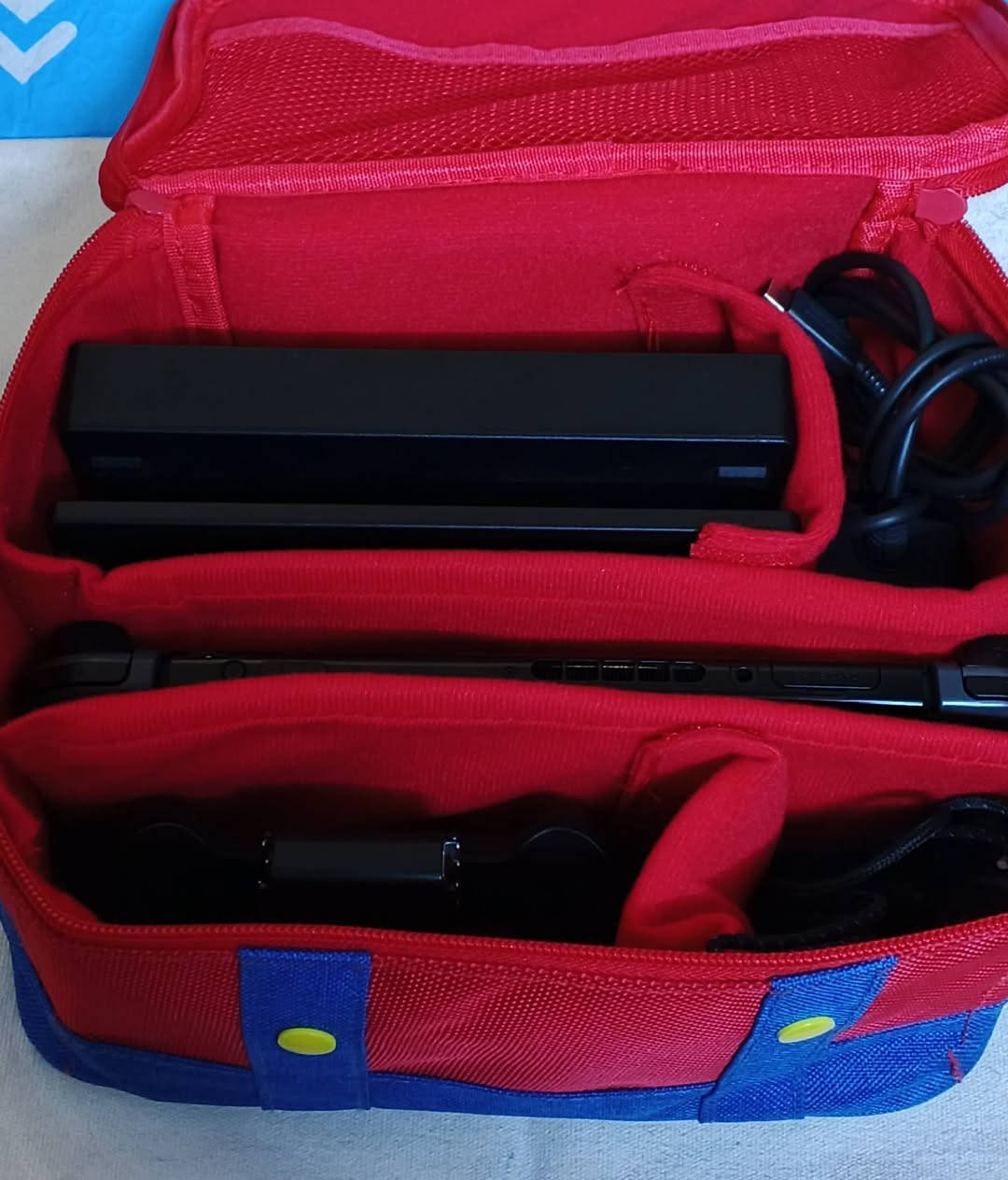 نينتندو سويتش Lcd مهكر قطعة نظامين اوفلاين  فقط فعال (النسخة المحسنة V2 في النسخة المحسنة بطارية الجهاز تكون بقوة بطارية الاوليد في مدة التشغيل ) نظافة ممتازة جدا والشاشة نظافتها ١٠٠ بالمئة وكافة الملحقات والجويكونات اصلية 
 مع ذاكرة 128 كيكا اصلية مليئة بالالعاب مع كافة الملحقات الاصلية للجهاز مع جنطة للجهاز والملحقات و الجهاز مكفول من كافة المشاكل والاعطال 100 بالمئة 
السعر 250 الف 
توصيل بغداد ٥ الاف وباقي المحافظات ٦ الاف 
للتواصل ماسنجر او واتساب او الاتصال
***********
