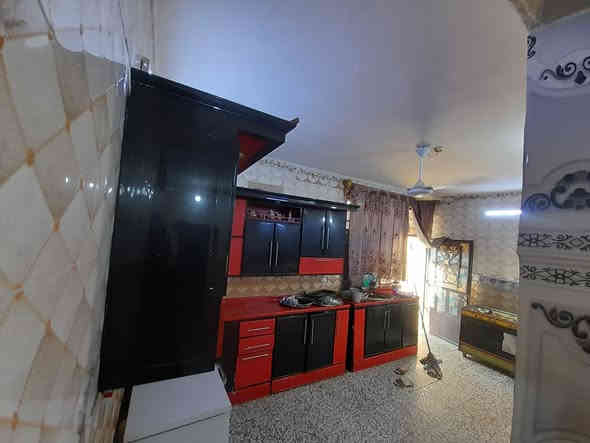 السلام عليكم دار للبيع المساحه 160 زراعي مربع ركن يحتوي على استقبال ومطبخ وصاله وغرفتين ومنوريين  المكان رئاسة العبيدي شارع حجي عيسى مجاري جديده ومي السعر 75وبي مجال الهاتف /***********
