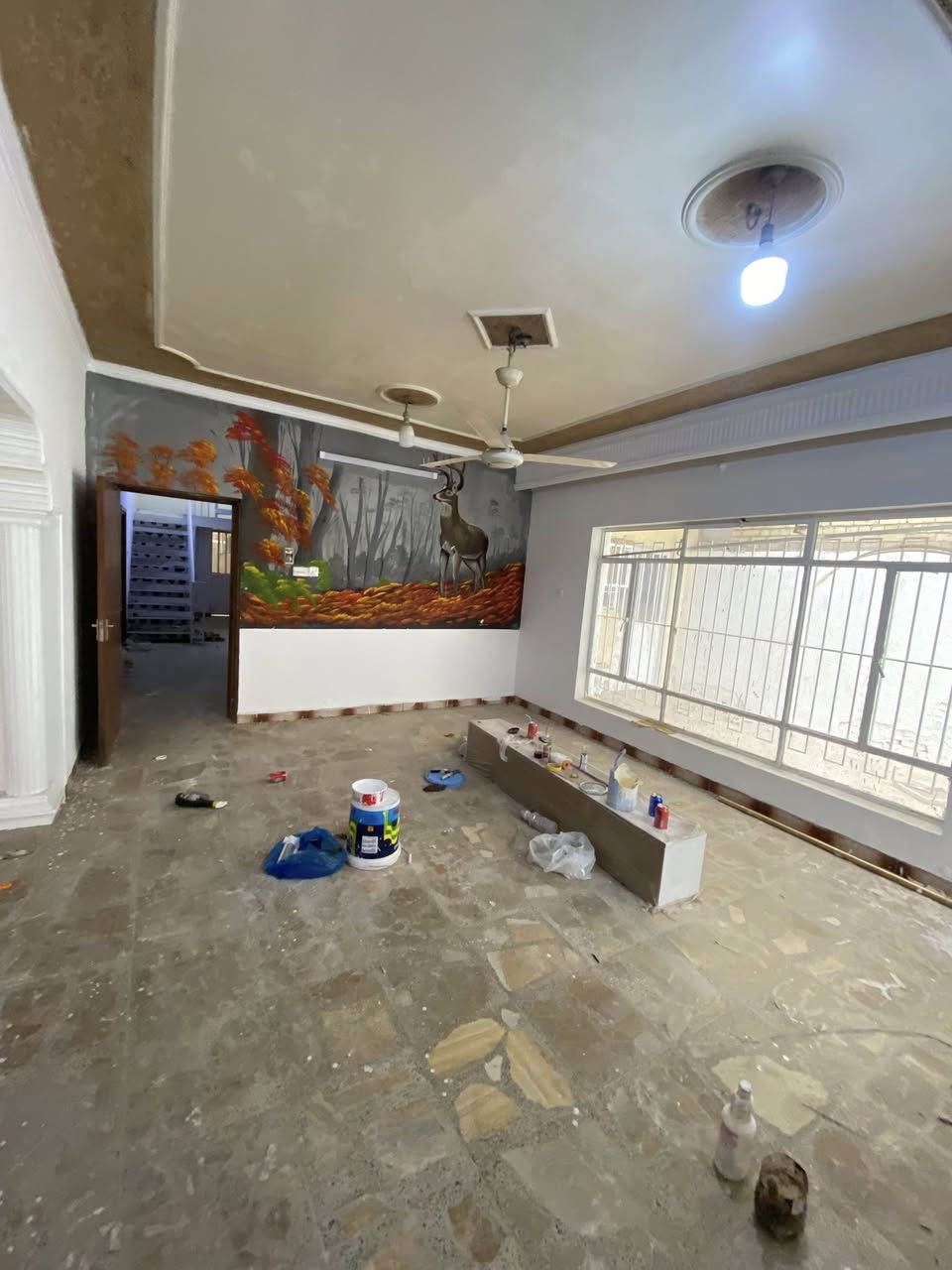 #للايجار_____في_____السيديه
بيت مساحه 300 متر كلاسيكي نظيف جدا 

يتكون من 

اربع غرف نوم مطبخ صاله هول حولي وخدمات صحيه عدد 3 كراج وحديقه 

#الايجار مليون ونص 

للاستفسار الاتصال على الارقام التاليه 

***********

***********

***********
