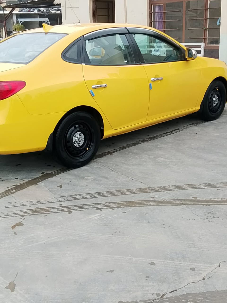 السلام عليكم النترا 2010 أمريكي
حادثها جاملغ خلفي سطحي بدون دواخل 
قبق الجنطه مبدل بلادي ليبل واحد 
رقم بغداد بسمي هزه جديده 
مكينه وكير خير من الله 
تخم تاير جديد صدر امامي خلفي جديد 
صبغه جديده السياره متعوب عليها 
السعر 98 وبيها مجال قليل حك الجيه 
مكاني ديالى خان بني سعد 
الرقم ***********
