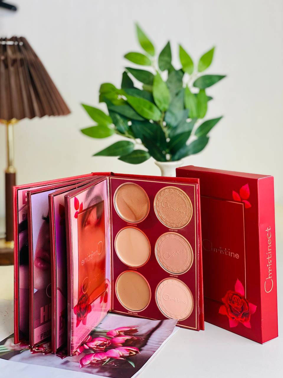 باليت كرستين الجديد ( دفتر الاحلام ) ❤️✋ خماسي 
يتكون من 24 لون آي شدو🙏
ومن 24 لون حمر يجننون 
و 6 تدرجات اضاءة هايلايتر💯
و 6 تدرجات بلاشر👍 
و كونتور ، باودر حواجب✅


**إذا كنت صاحب هذا الإعلان وتريد حذفه لأي سبب، رجاءا أرسل رسالة إلى الدعم الفني**