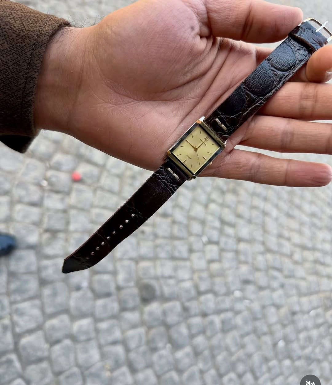 ستزن تانگ ياباني طلاء ذهب
قطعة مميزة جداً ماكنة ولا اروع 

السعر١٢٥  الف ففط


**إذا كنت صاحب هذا الإعلان وتريد حذفه لأي سبب، رجاءا أرسل رسالة إلى الدعم الفني**