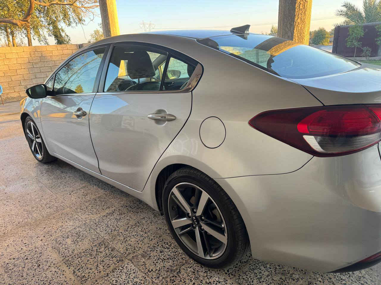 السلام عليكم ....
للبيع كيا فورتي 2017
فول موصفات عدا الفتحة محرك 2000 شرط بدون دفانز 
صدر امامي خلفي جديد 
تخم تاير جديد 
كير محرك تبريد مكفول 
العنوان بغداد المحمودية ناحية الرشيد 
السعر 120$  و بيها مجال 
***********
