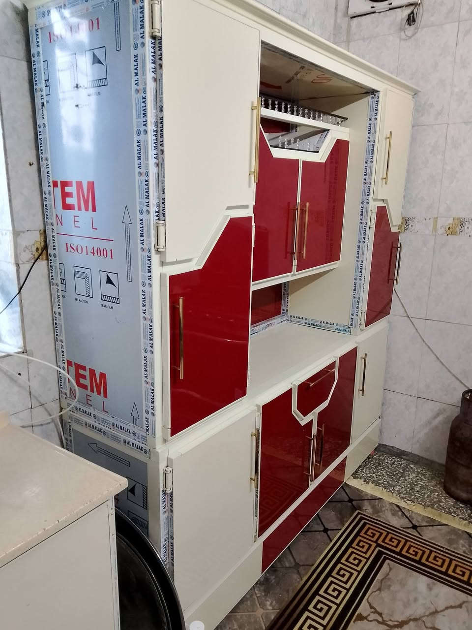 كاونتر للبيع مترتين ونص وسنك متر ونص نضيف سعر 500 تصال ***********
