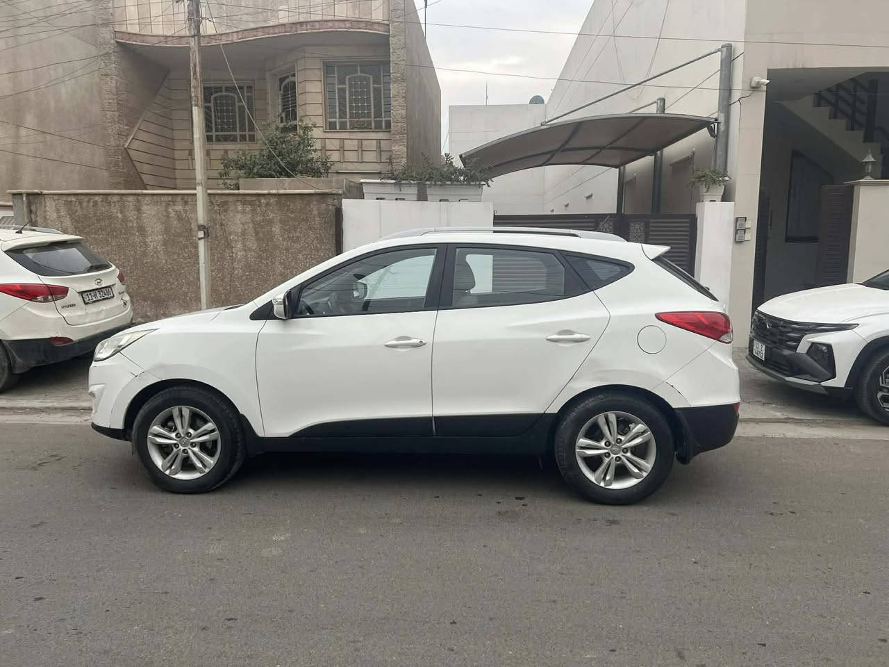 السلام عليكم توكسان خليجي موديل ٢٠١٤ مكفول من الصبغ والحادث ماشية ١٣٨ الف حقيقي مواصفاتهه معروفة گير اوتو جام كهرباء سنتر لوك شاشة كاميرا 
السيارة كاملة مابيهه اي نقص ان شاء الله 
بيهه طخات خفيفة بالهلالات وترجع بارد 
رقم جديد تبريد ثلج
السعر ١٥٠ ورقة وبيهه مجال بسيط
السيارة موجودة الصبح بالجادرية
وبالليل بالعطيفية
للاستفسار الاتصال *********** 
   ابو علي
ممتواجد على النت 
بالتوفيق للجميع
