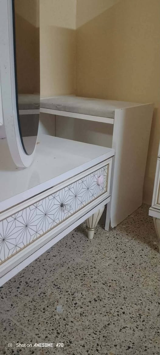 غرفه نوم للبيع استخدام قليل خشب اصلي السعر 600 
العنوان الهرمات شارع 60 
***********
