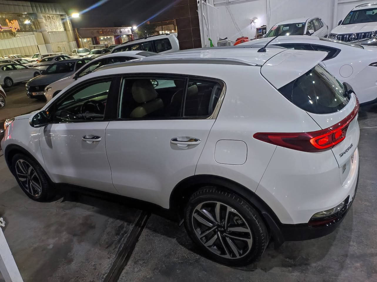 سبورتج خليجي ٢٠٢٠ دوليه 
رقم بغداد الدولي الجديد ماشيه ٩٠ الف حقيقي
مكفوله كفاله عامه صبغ تبديل  بارد
حساس امامي خلفي
تبريد قطعتين 
شاحن خلفي 
اشاير بالمري + شفط
كشنات جلد + مخمل
سياره جديده لوك استخدام جداً نظيف
ارقام و هزه و سنويه جديده
للاستفسار ***********
