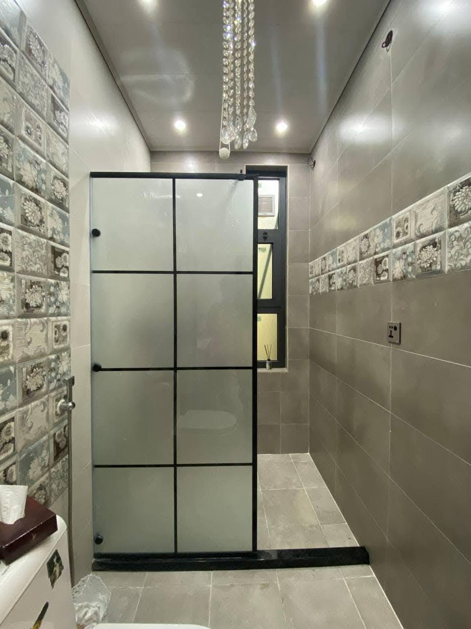 تقدم شركة شاور بلس
لقطوعات لحمام زجاجيه كافة انواع الشاورات بكافة الاحجام والوان والقياسات المطلوبه والرسوم والنقوش حسب الطلب 
ماركة تركيه مع ضمان سنتين بعد تركيب وبأسعار تنافسيه 
جانب من اعمالنا بسيطه في بغداد والمحافظات 
للتواصل .... ع رقم واتساب 
***********
