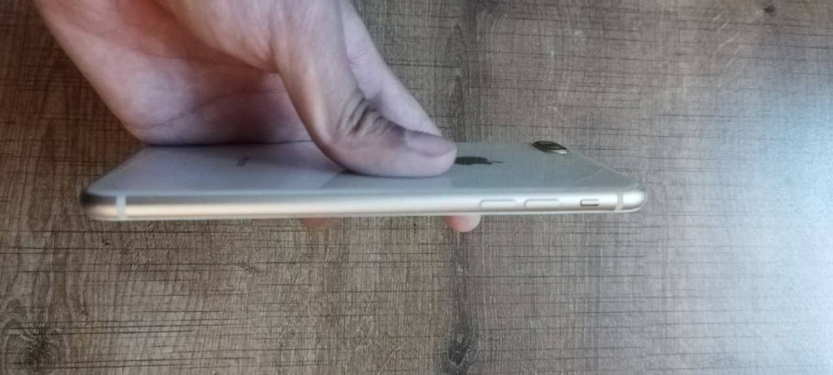 السلام عليكم ايفون 8plus للبيع ذاكره 64 بطاريه 100 مستبدل بطاريه وشاشه  بصمه متوقف بسبب الشاشه مفطره وضهر بس يلمس طبيعي استخدامه 
مكان دوره 
توصيل لايوجد 
سعر 65 
تواصل خاص


**إذا كنت صاحب هذا الإعلان وتريد حذفه لأي سبب، رجاءا أرسل رسالة إلى الدعم الفني**