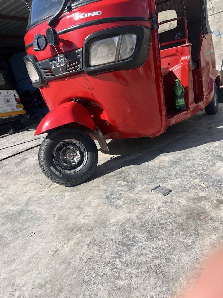 سلام عليكم ورحمة الله وبركاته عندي تك تك موديل ٢٠٢٠حلوه معمره جماليه تكتك بيه مكينه مال واحد وعشرين خير من الله تكتك جاهزه عنوان بغداد المحموديه سعر مليونين وتسعمائة الف وبه مجال حك جيه رقم *********** بي واساب
