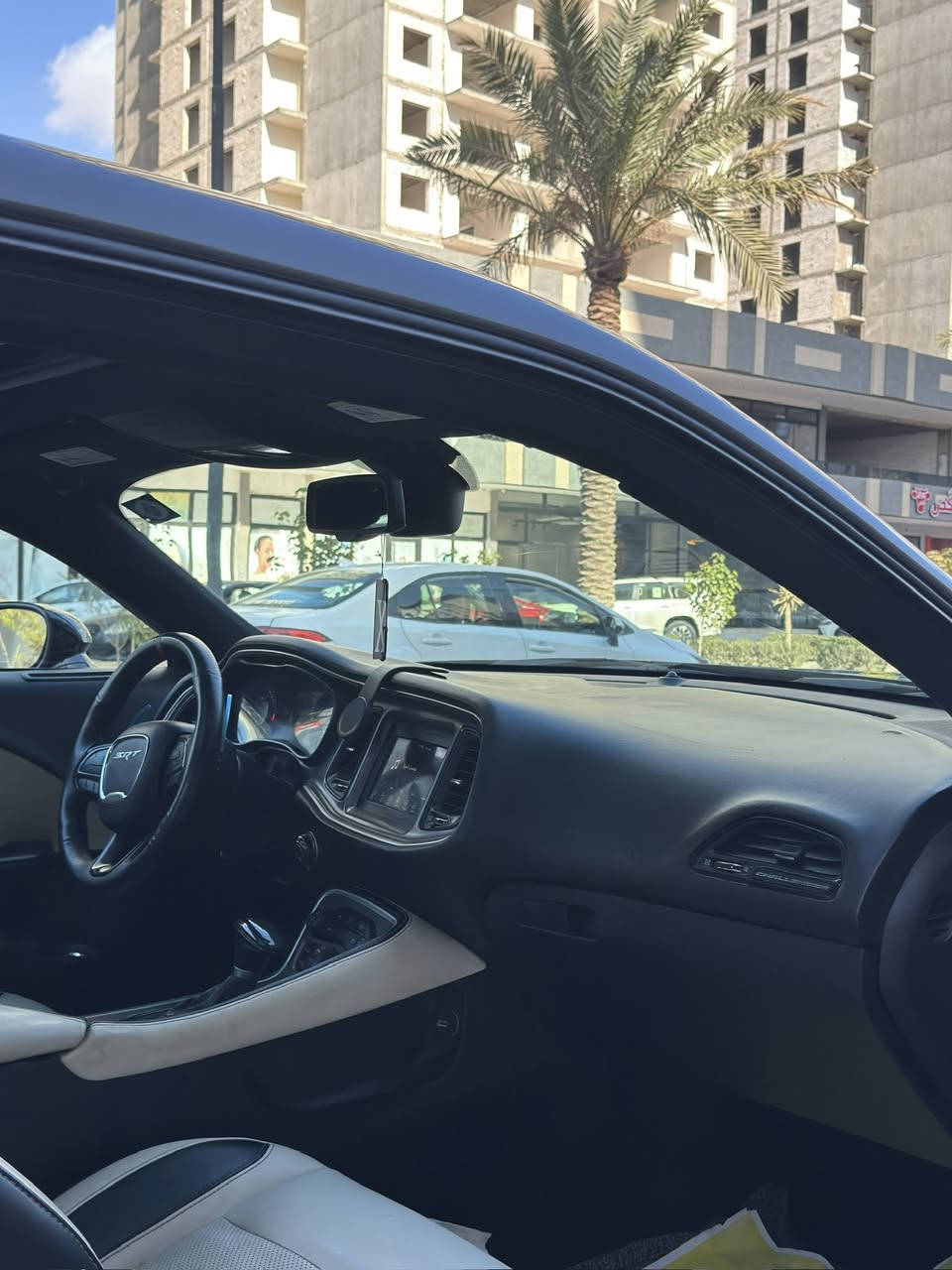 السلام عليكم � للبيع جالنجر SXT لو مميز – سمنتي
📅 موديل: 2019

📌 المواصفات:
▪️ محرك: 6 سلندر
▪️ فتحة سقف
▪️ شاشة صغيرة
▪️ هيتر مراي
▪️ تعتيم مراي

📌 الممشى: 107 ألف كم (قابل للزيادة)

📌 الحوادث (للأمانة):
▪️ حادث جاملغ أمامي 2 بأمريكا
▪️ حادث جاملغ خلفي بالعراق (عكس السايق)
▪️ الإيرباك: دركه
📸 الحوادث موجودة بالصور

📌 الصيانة:
✅ قبل شهر مسويلها إدامة للصدر الأمامي والخلفي

💰 السعر: 185$
📍 الموقع: بغداد – الدورة
📞 للتواصل: ***********

البيع على وضعها الحالي – الجادين فقط رجاءً
