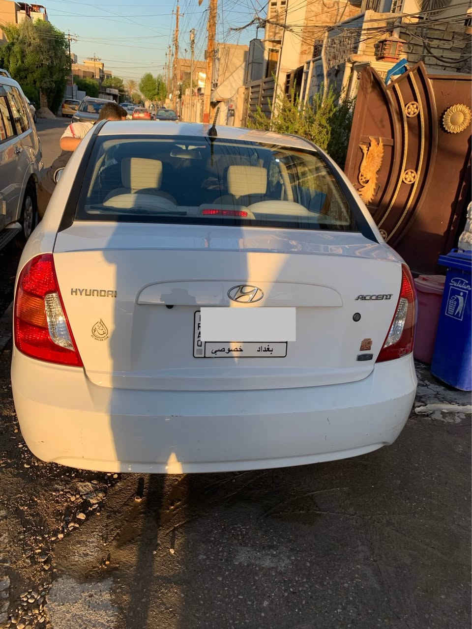 السلام عليكم ورحمة الله وبركاته 
الف شكر لاداره الموقع..
هونداي اكسنت 2011 مال الشركة العامة / السياره مكفوله 100‎%‎ 
مبدل بيها قبغ الراديتر والفيت بمب وبلكات ومنظف النوزلات فقط سياره عالبلاد لسه والمحرك 1600 قطرتين وعالبلاد مكفول والكهربائيات لسه على وضع الشركه تماما والبانزين  بس محسن دايما السياره ماشيه تقريبا 77 ألف حقيقي وبيها شخط بالبابين الايمن وبيها طخه بسيطه بالجاملغ وسويتها عالبارد مبينه يالصوره الله شاهد سياره مال بيت وكلش نظيفه وسبب البيع عندي بناء والله يسهل امر الجميع
السعر 10800$ 
الموقع حي العامل قرب شارع المطار 
ابو سيف 
***********
وشكرا جزيلا بغداد, العراق
