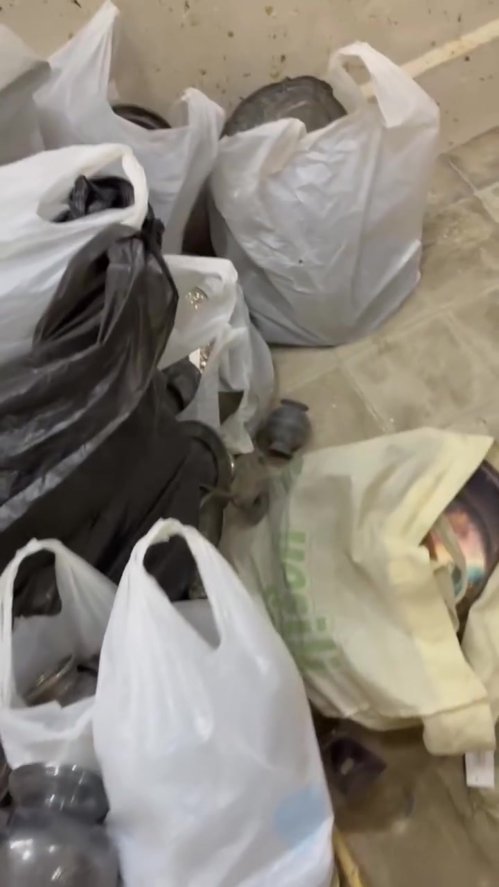 طلاءات فضة وزنهم ٣٥٠ كيلوا معالق وجتلات وقطع كبار


**إذا كنت صاحب هذا الإعلان وتريد حذفه لأي سبب، رجاءا أرسل رسالة إلى الدعم الفني**