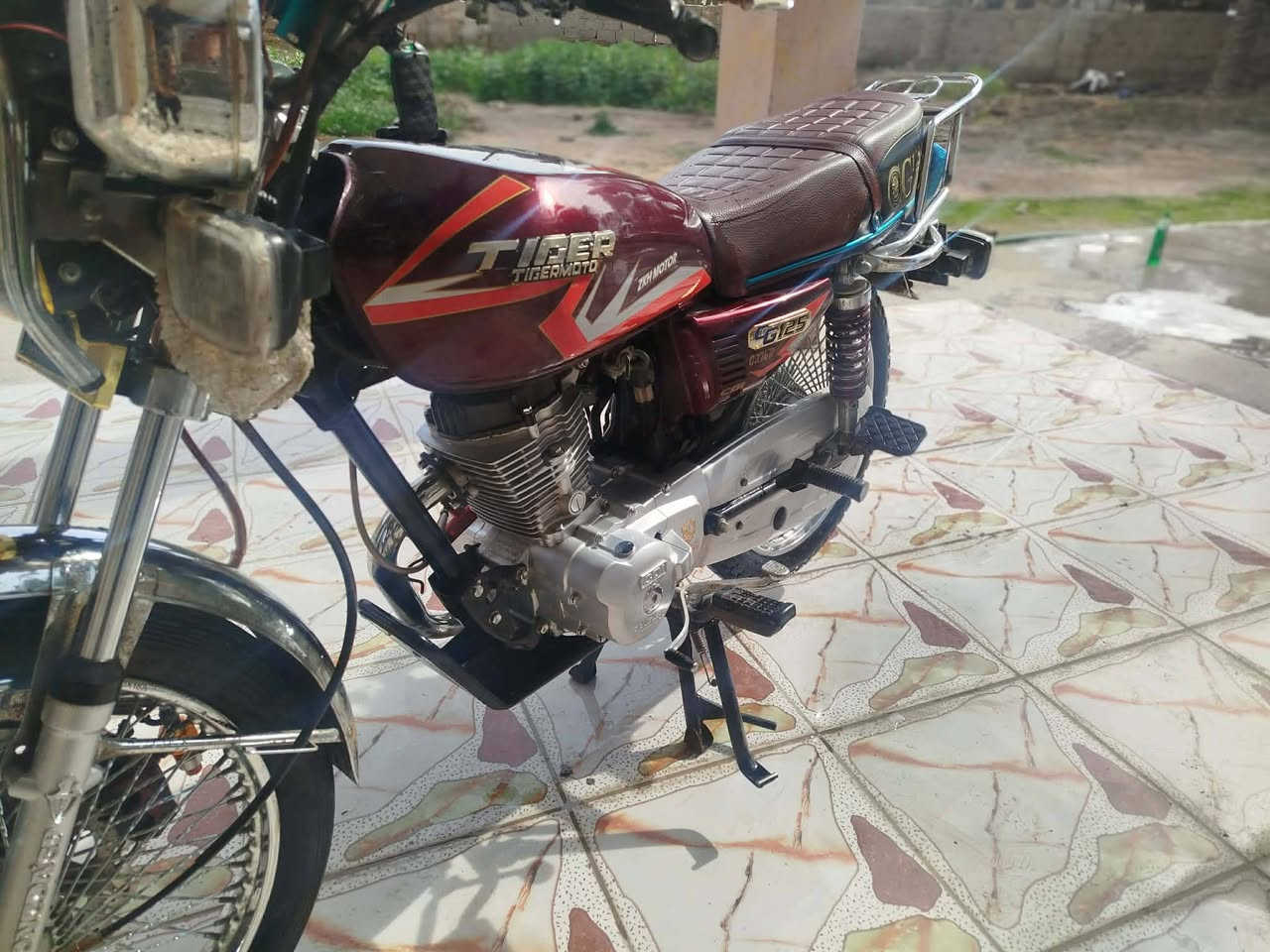 السلام عليكم تايكر موديل 25 اوراق اصوليه دراجه جديده وكلشي ماملعوب بيه ولامفتوحه ابد طلعته علئ ايدي من المعرض رايده ب800 وبيه مجال مكاني بابل المسيب( مكلف بالنشر)شراي يتصل   ***********
