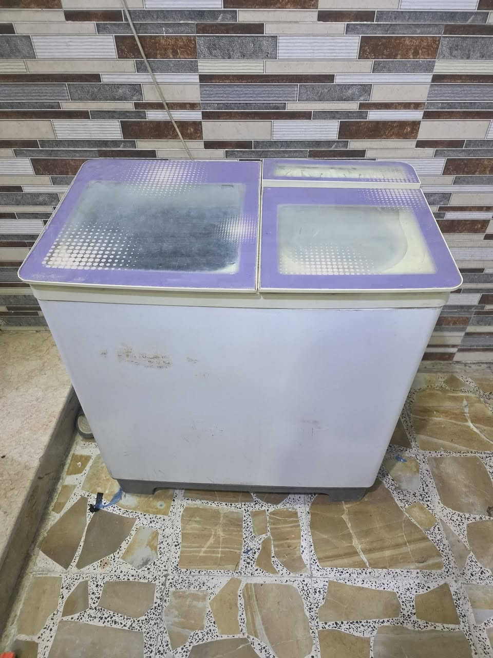 غسالة لبيع السعر ١٠٠الف ***********
