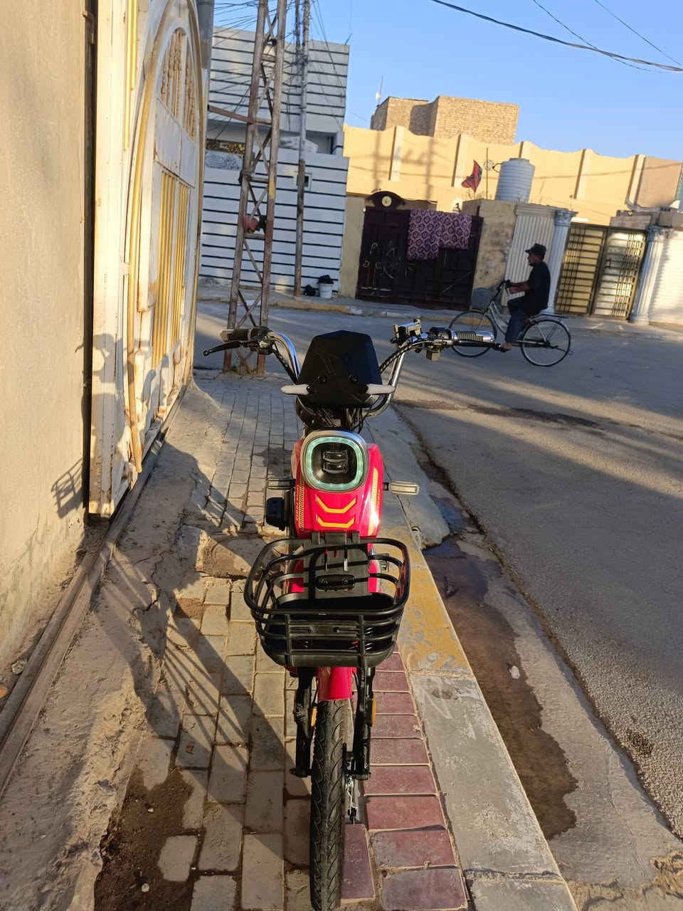 السلام عليكم
بايسكل للبيع 

3سرعات 5بطاريات تشغيل عن بعد ملف بلادي لايت زونن بلاتوث قفل التاير الخلفي انذار مبكر صايرله 6اشهر من مطلعه من المعرض ما مفتوح ولا برغي بي 
السعر 450 / العنوان كربلاء حي الامن الداخلي 
***********
