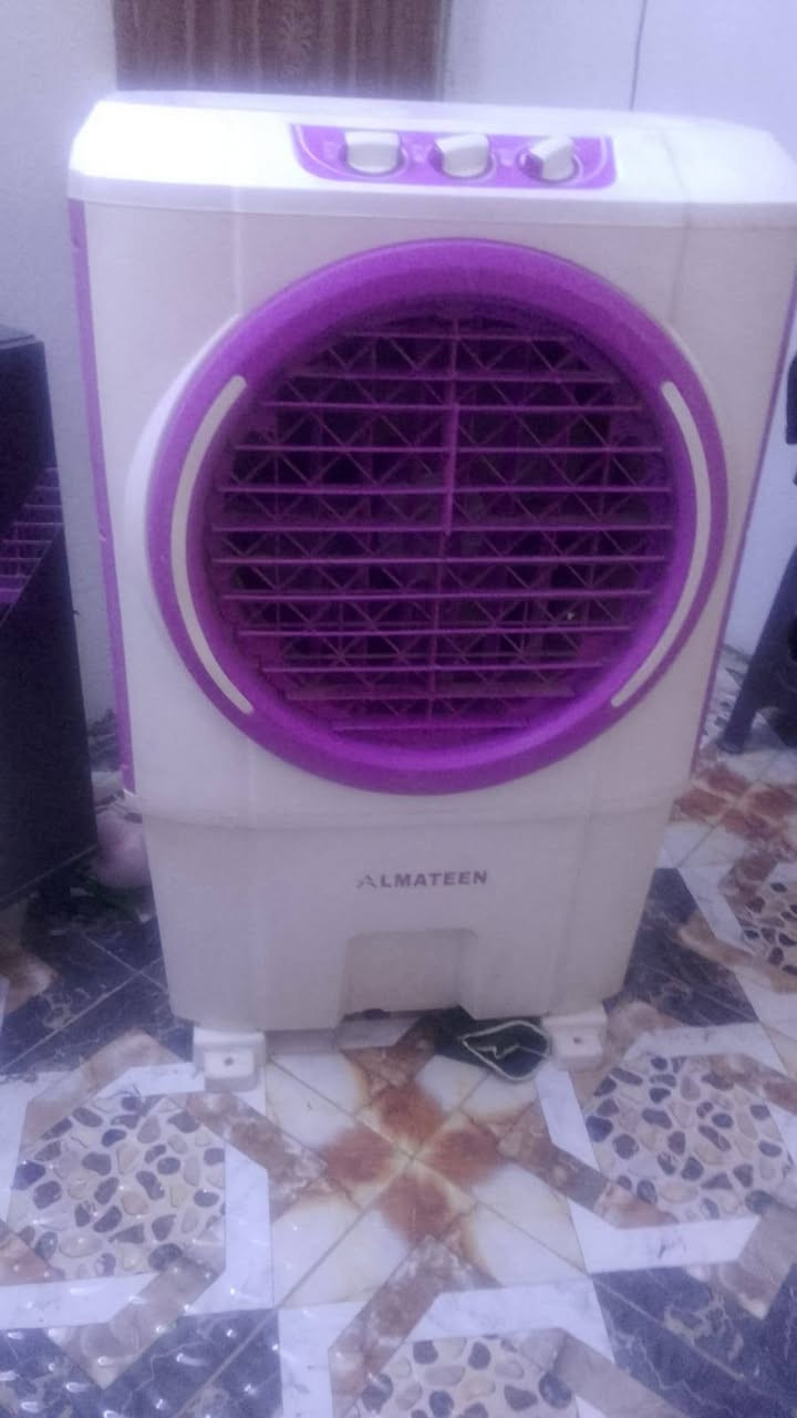 سلام عليكم مبرده الاصليه الثكيل  شغاله للبيع السعر 130وبيها مجال وكنفيره هم شغاله السعر 90وبيها مجال الاتصال واتساب ***********
