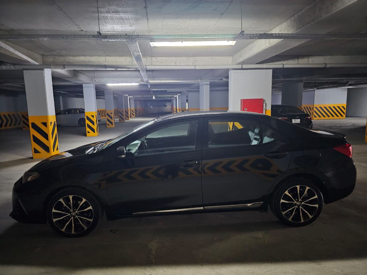 🚗 للبيع: تويوتا كورولا SE موديل 2017 - أسود ملكي 🚗
سيارة عملية واقتصادية جداً، جاهزة للاستخدام وبمواصفات الفئة الرياضية:
• الفئة: SE (سبورت)
• الوارد: أمريكي
• الممشى: 110 ألف ميل
• الضرر والصبغ: نصف بونيد صبغ (بخ) فقط، بدون أي ضرر بالدواخل نهائياً.
• رقم السيارة: دهوك (رقم جديد، جاهزة للتحويل).
⚙️ أبرز المواصفات:
• محرك 1800cc.
• ويل كب رياضي حجم 17.
• شاشة لمس وكاميرا خلفية.
• رادار أمامي (تحديد مسار ومانع تصادم).
• كشنات رياضية ومريحة.
• تحكم ستيرن كامل جهتين مع شفتات تبديل سرعة.
• نظام قيادة رياضي (Sport Mode).
💰 السعر: 129 ورقة (12,900$) وبيها مجال بسيط للجادين.
(ملاحظة: السيارة عليها غرامة 800$، يتم ترتيبها والاتفاق عليها عند الشراء).
📞 للتواصل والاستفسار (واتساب أو اتصال):
wa.me/9647507880633
☀️


**إذا كنت صاحب هذا الإعلان وتريد حذفه لأي سبب، رجاءا أرسل رسالة إلى الدعم الفني**