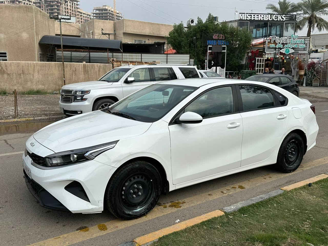 السلام عليكم سيراتو للبيع ٢٠٢٤ رقم بغداد جديد باسمي  محرك ٢٠٠٠ هزه جديده سياره مكفوله من صبغ وتبديل برغي ممفتوح بيها جاهزه معروفه مواصفاتها ١٧٢ بيها مجال بسييييط المكان بغداد الكرخ ***********
