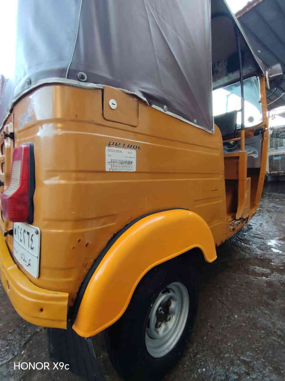 سلام عليكم عندي تكتك 18شوفت عينك بيه خياسات تكتك مكينه مكفوله داخله نضيف تايرات نضيه مكان بغداد شعب ***********
