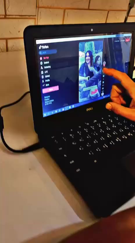 السلام عليكم عندي هذا لابتوب حجم صغير نوعه تل يشتغل لمس وماوس داخل وخارجي كلش نظيف مشتري صارلي شهر لبني يقراء عليه بس ما استخدمه ماخذه اب ٢٠٠ ابيعه ١٥٠ الي يريده مكانه تقاطع النهروان قرب صوره الشيخ احمد الوائلي يم قريه الرسول رقمي ***********
