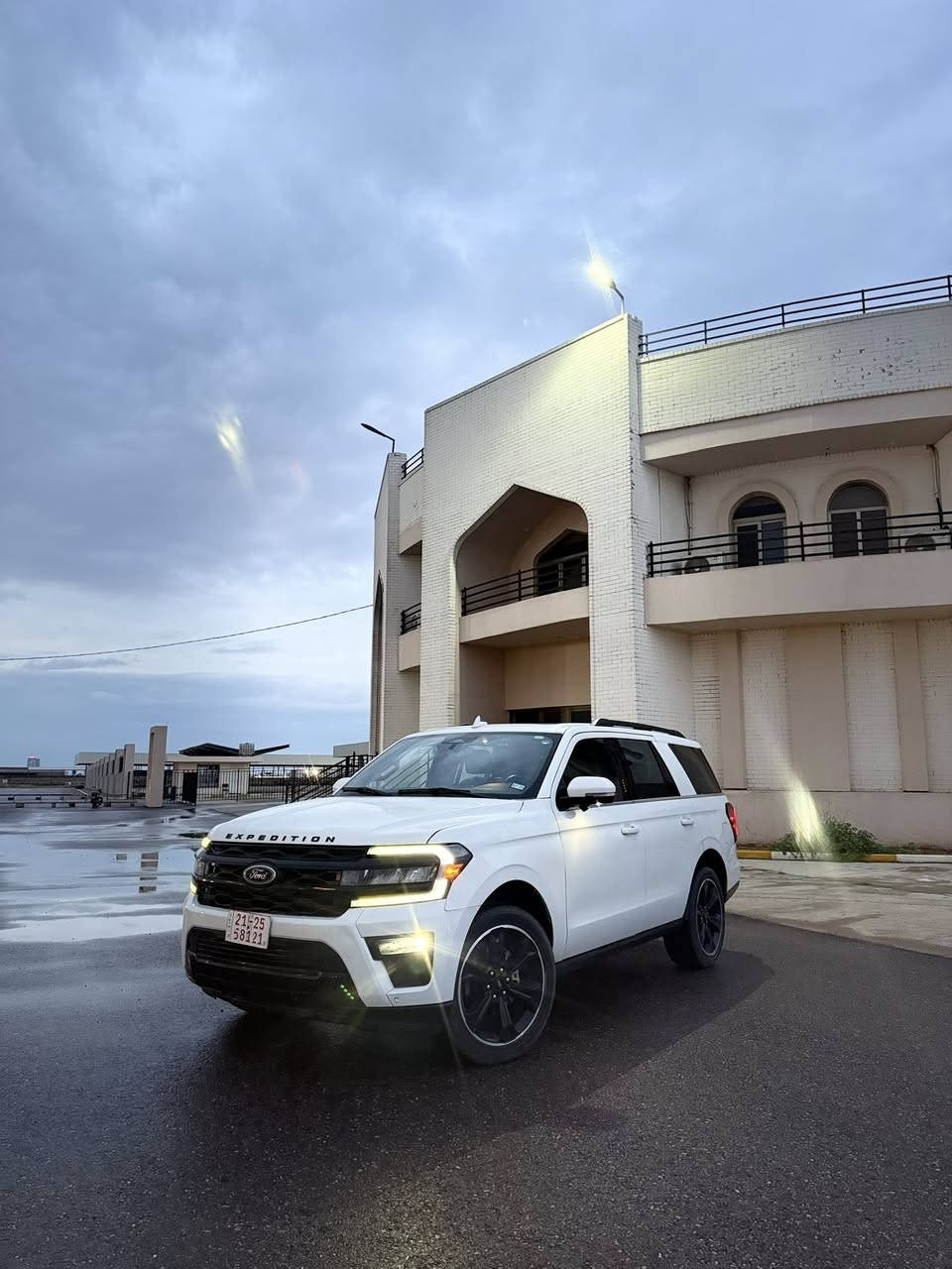 سلام عليكم فورد ايكسبيديشن
موديل:٢٠٢٣
مواصفات:لميتد فول فول
كشنات:vip
سيارةبيها قتعين صبغ صورةمال حادث موجود 
سعربلاش:٣٢٥ورقة بيها مجال 
رقم تلفون ***********whatsappرقم
