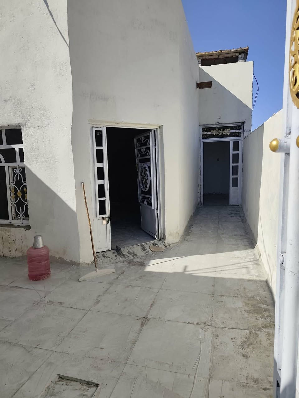 يعلن مكتب الكرعاوي اللعقار بيت اللبيع المساحه 100 متر قرية البو جاسم خلف المشروع قريب على شارع الوكفه تصال على ***********@
