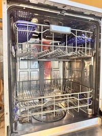 اسلام عليكم مكلف بنشر غساله للبيع السعر 200 07848802118