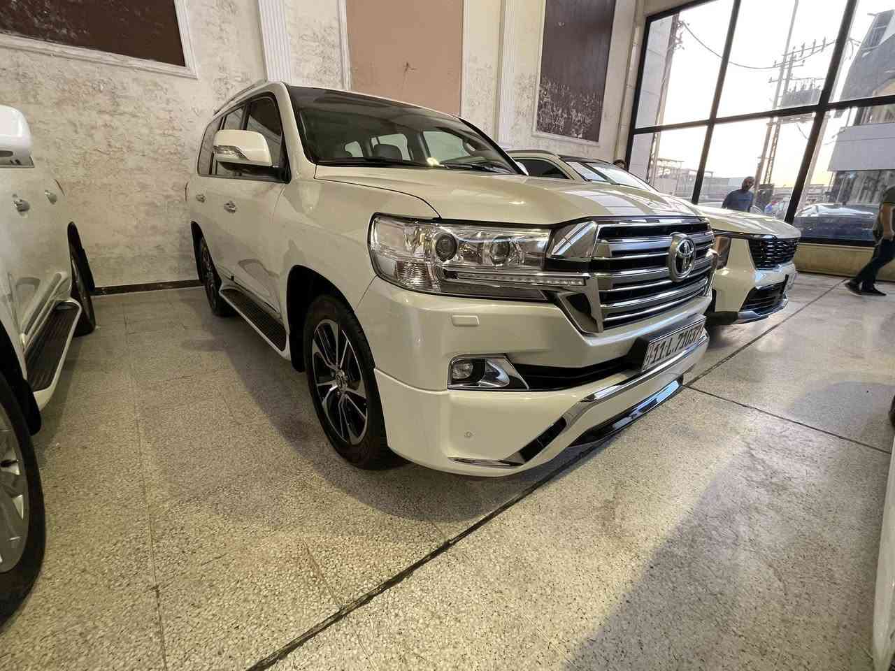 سلام عليكم لاندكروزر موديل 2016بسمي  فطيم البيع او مراوس عنوان بغداد ***********سونره موجود بل منشور
