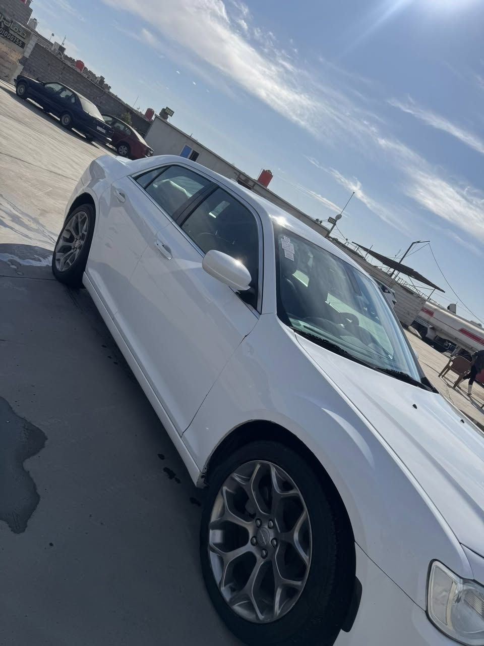 اوباما موديل 16 مرمزه 19
رقم بغداد 
صفحة العبري صبغ فقط 
سياره حلوه ونظيفة مابيها اي نقص 
كير مكينه كفاله 
تخم تاير جديد 
حدادة جديدة 
السعر 160وبيها مجال
***********
