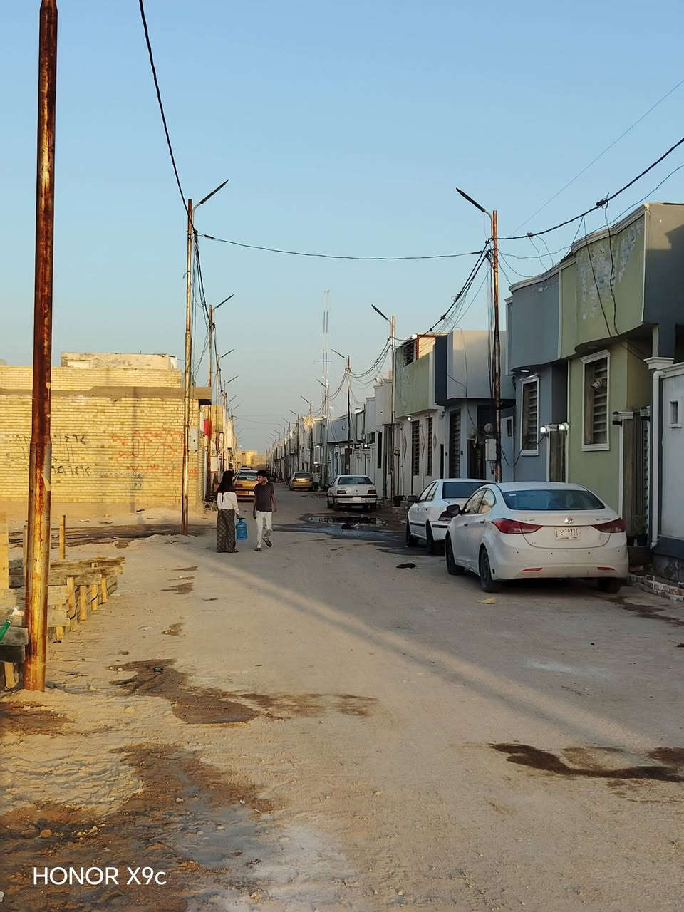 60 متر🏘️ 🏘️ 🏘️ عدد 3 متجاورات قيد الانشاء الموقع مقابل قرية الغدير شارع الصب # عمود ٣٢١
سعر الواحد 26 💸 💸 قابل للتفاوض 
يحتوي غرفه وصاله ومطبخ معزول ومكشوفة وحمام وطارمه
للتواصل *********** وأتساب
